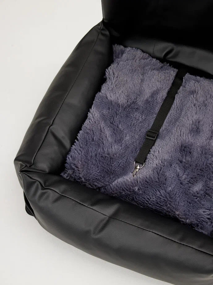 Автомобильное автокресло "LionPets" для животных LP6602 материал: Эко-кожа (50х55х16 см)