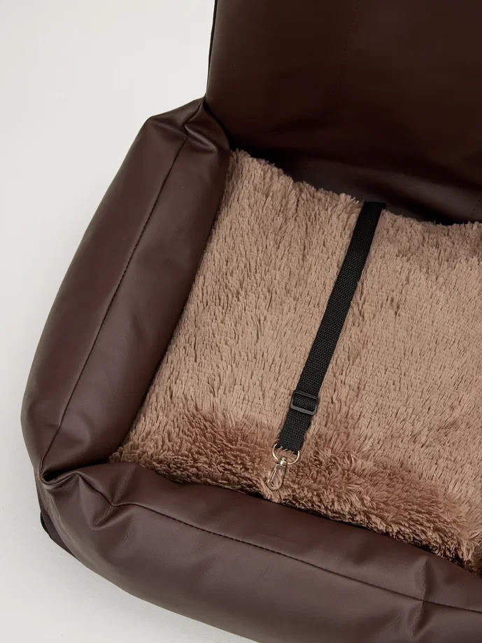 Автомобильное автокресло "LionPets" для животных LP6603 материал: Эко-кожа (50х55х16 см)