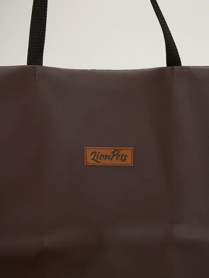 Автомобильное автокресло "LionPets" для животных LP6603 материал: Эко-кожа (50х55х16 см)