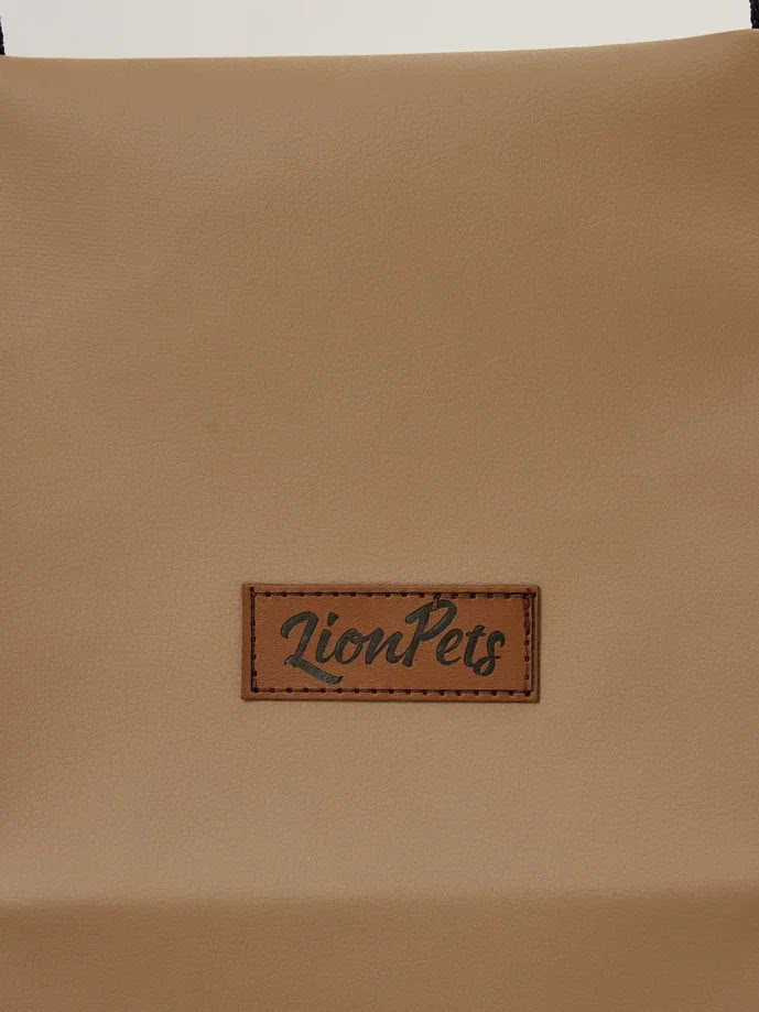 Автомобильное автокресло "LionPets" для животных LP6604 материал: Эко-кожа (50х55х16 см)
