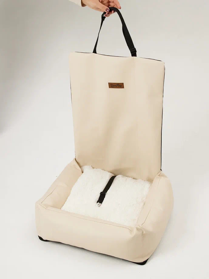 Автомобильное автокресло "LionPets" для животных LP6605 материал: Эко-кожа (50х55х16 см)